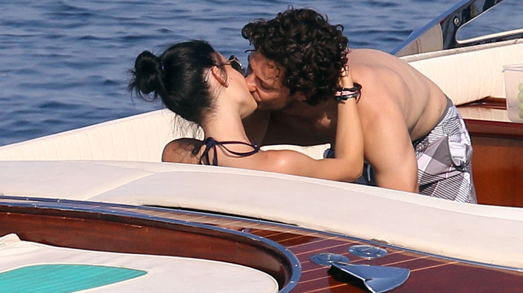 Ailesi 'Olmaz olsun böyle gelin' demişti... 'Ya o, ya hiç kimse' diye isyan etti... Dört çocuğunun annesine bakarken hala aşkından gözleri doluyor!