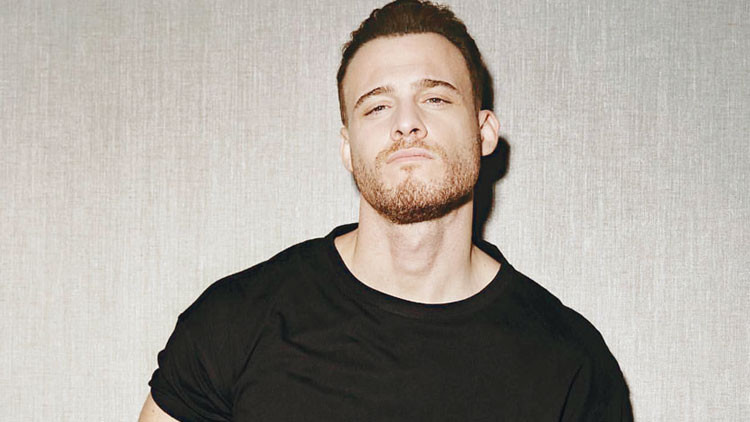 Kerem Bürsin ABTalks'ta Anlatılan Zorlu Yolculuğu ve Ünlü Olmayan Hayatı